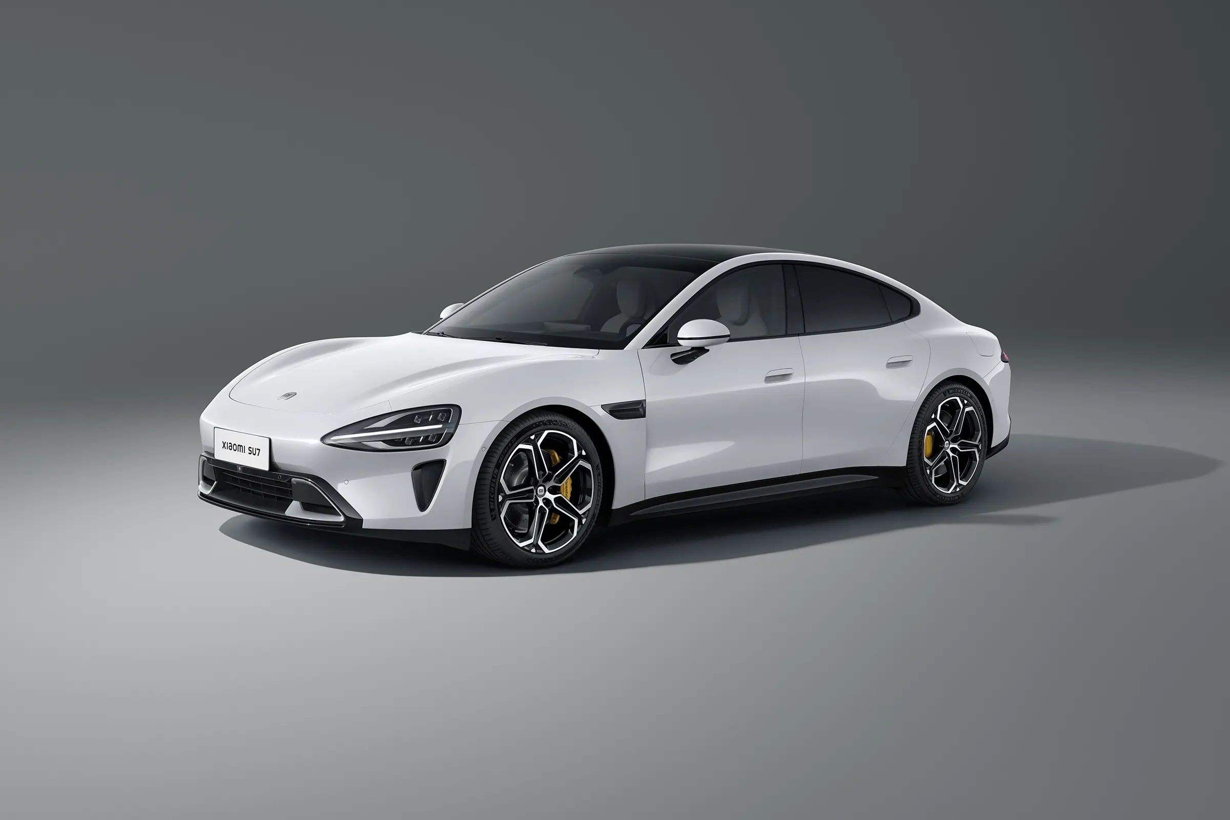 How to Market Luxury Hybrid SUVs Effectively to Attract Wholesale Buyers?