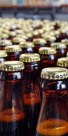 Línea de embotellado de cerveza – Máquina automática de llenado y tapado de cerveza en botellas de vidrio