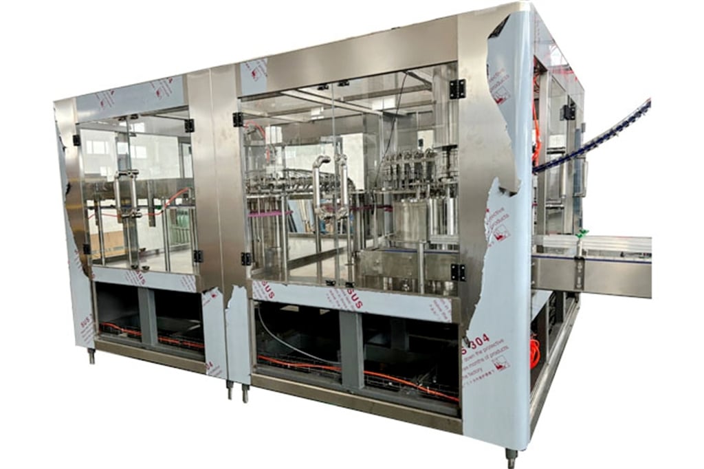 Juice filling machine