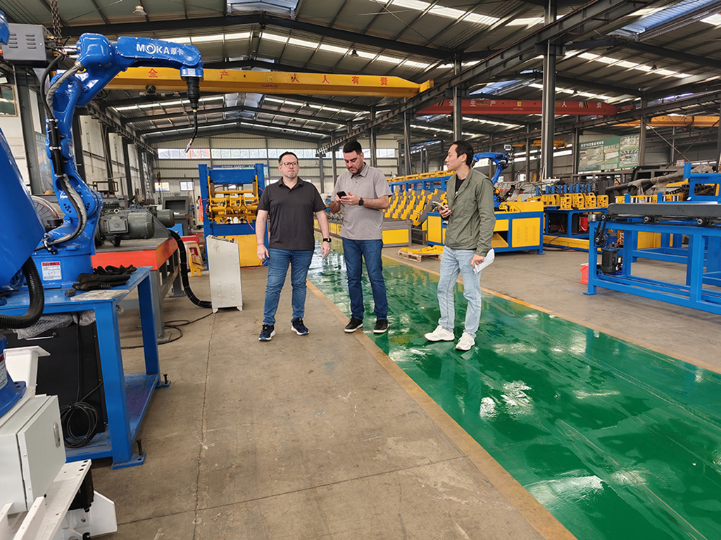 2023年06月24意大利采购商来工厂验货June 24, 2023 Italian buyers come to the factory to inspect goods(cb7e7bae02).jpg