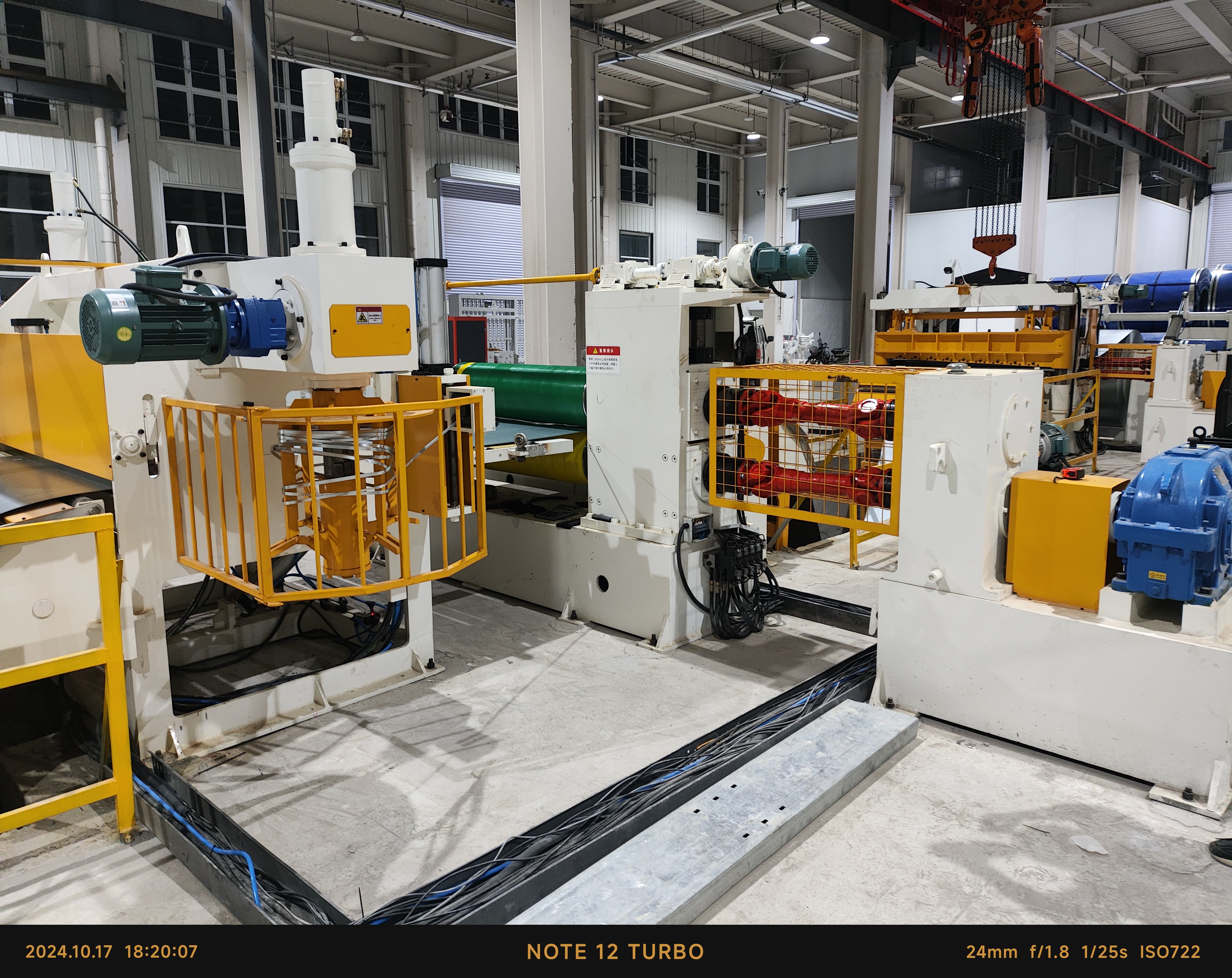 Linea di taglio in acciaio inossidabile di precisione progettata per i centri di servizio metallurgici globali