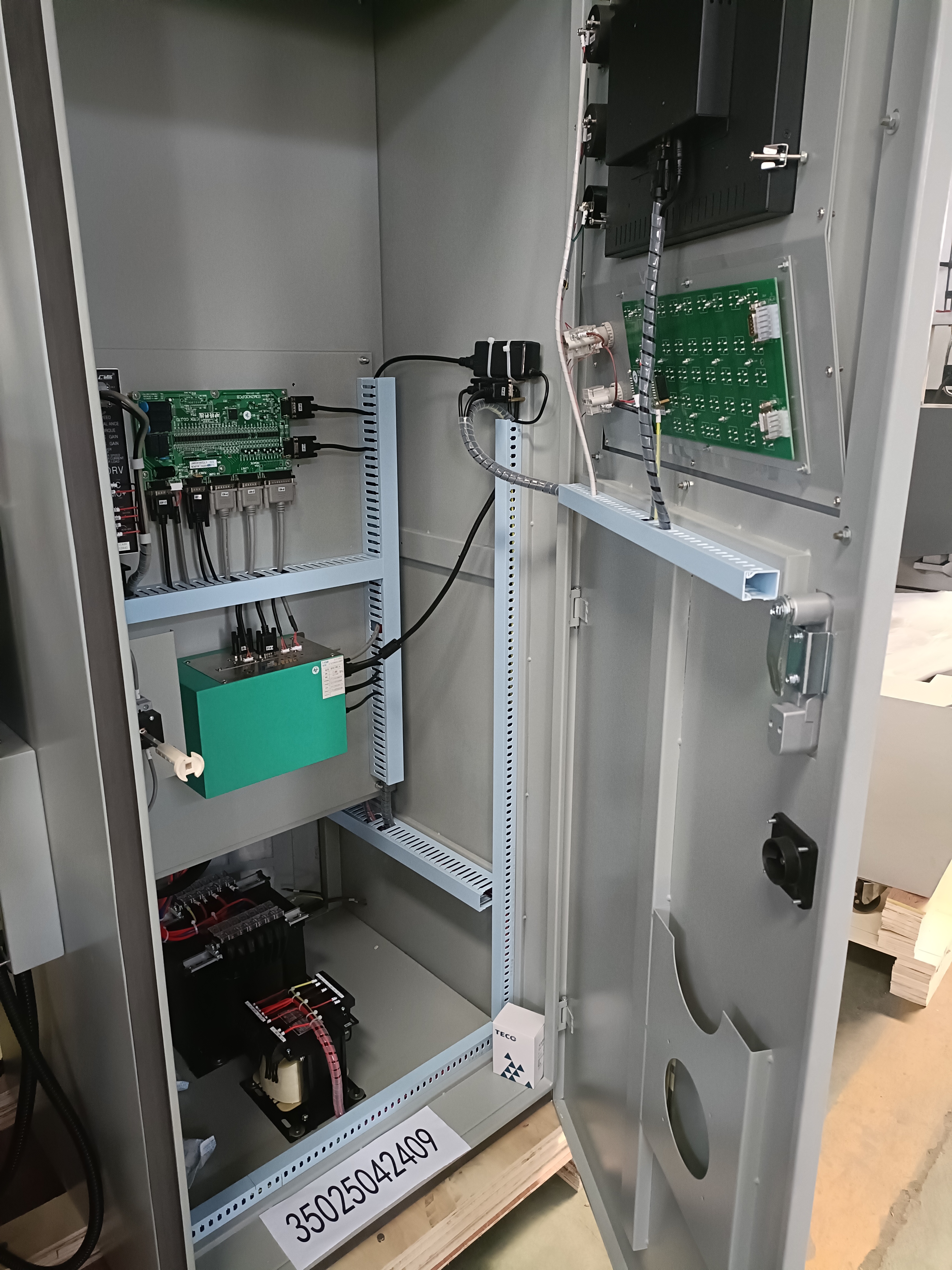 Jäykkä koneen rakenne takaa Mesin CNC EDM Die Sinker -koneen pitkäaikaisen tarkkuuden