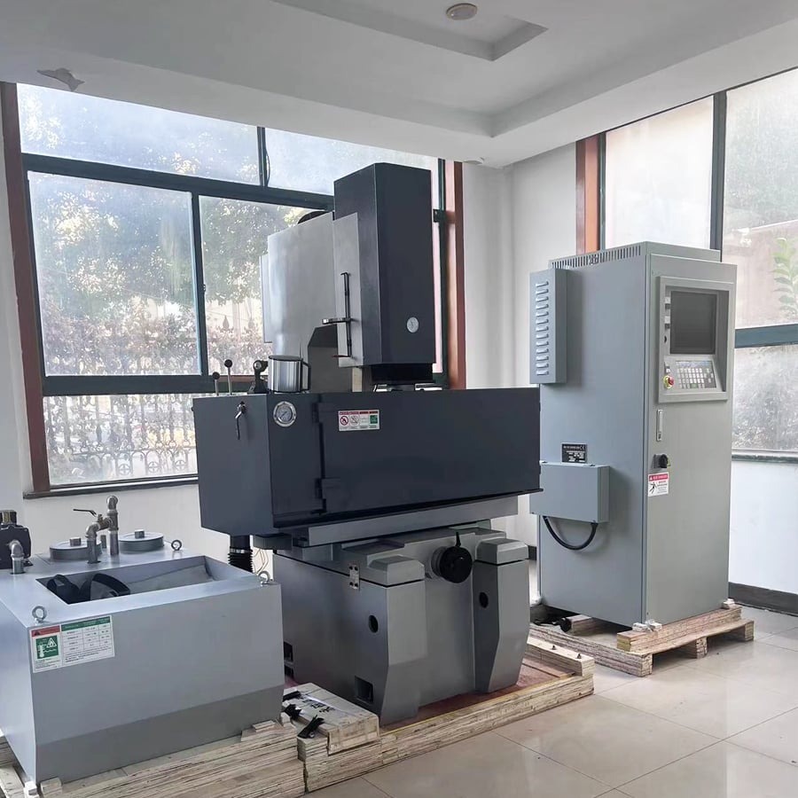 Máquina de Electroerosión por Hundimiento: Solución de Problemas Comunes en Procesos de Moldeo