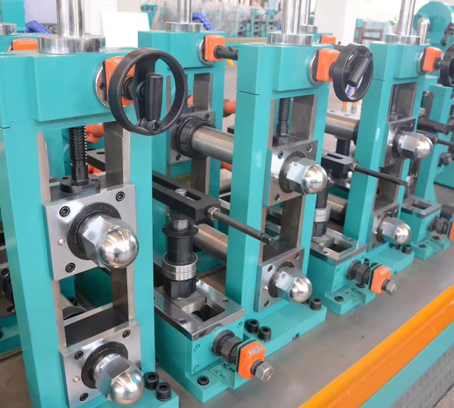 Full-Automatic-Construction-Industries-ERW-Pipe8.jpg