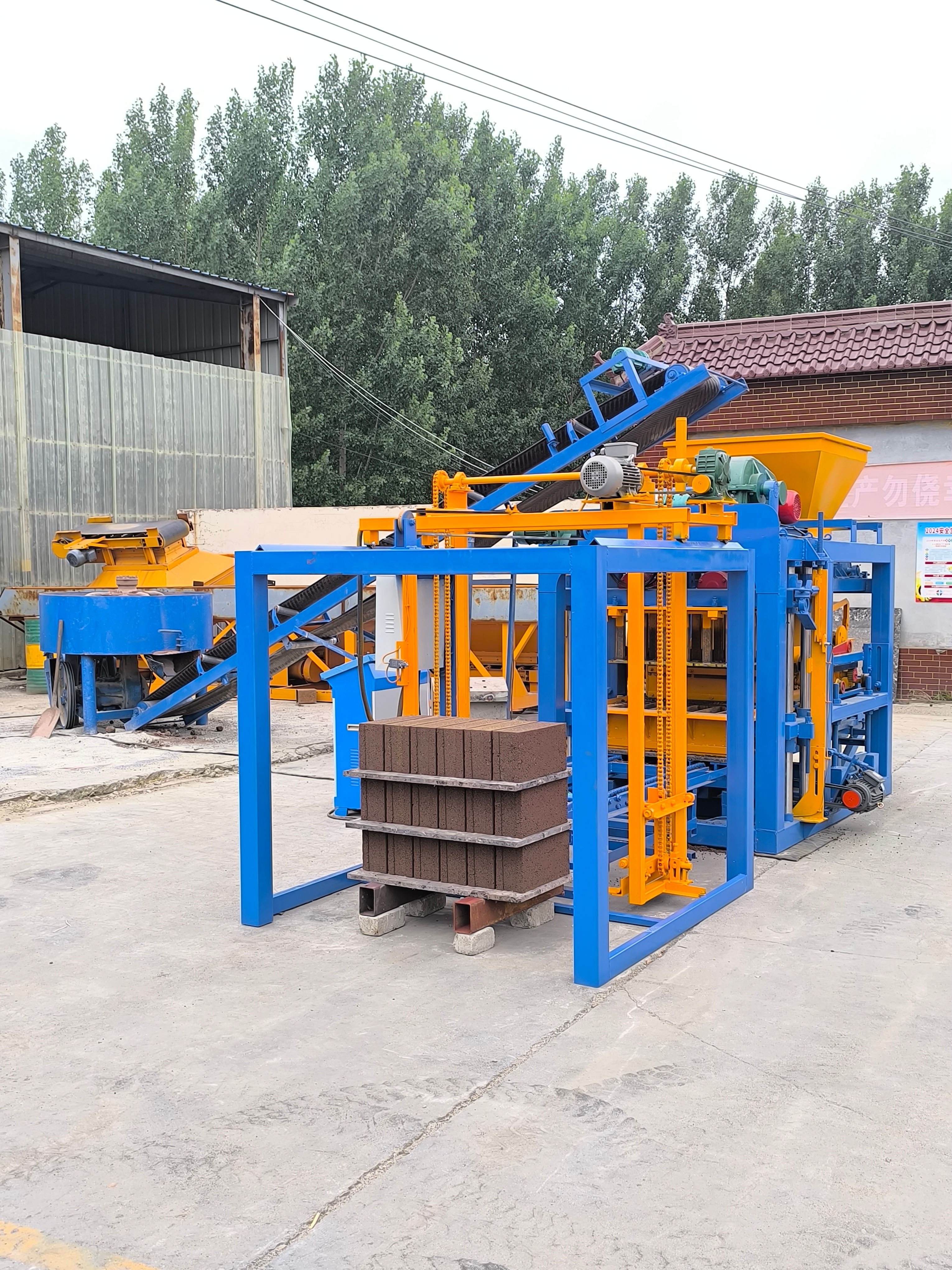 Machines à Fabrication de Briques et de Parpaings Haute-Efficacité | Options Automatiques et Manuelles | Durables et Économiques en Énergie