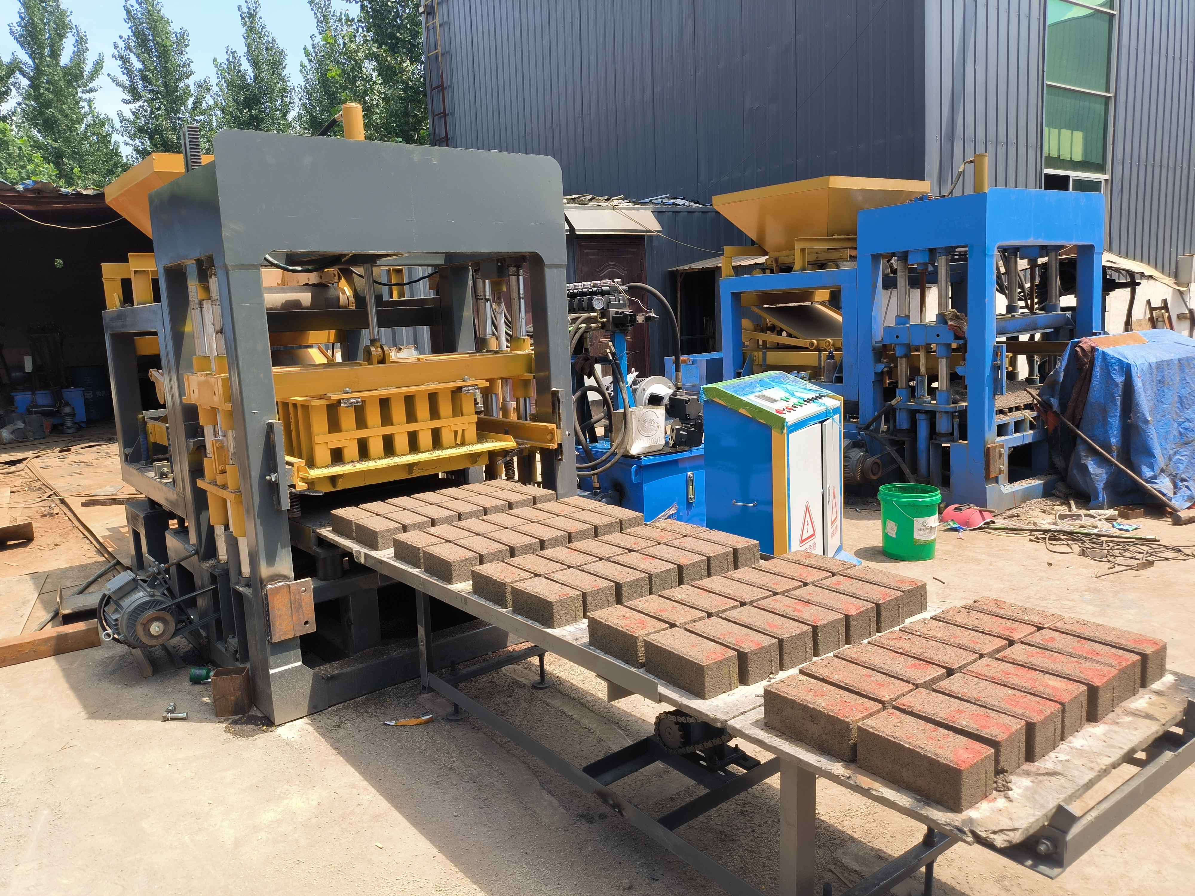 Prix de la machine automatique de fabrication de briques – Des solutions abordables pour la production automatisée de briques