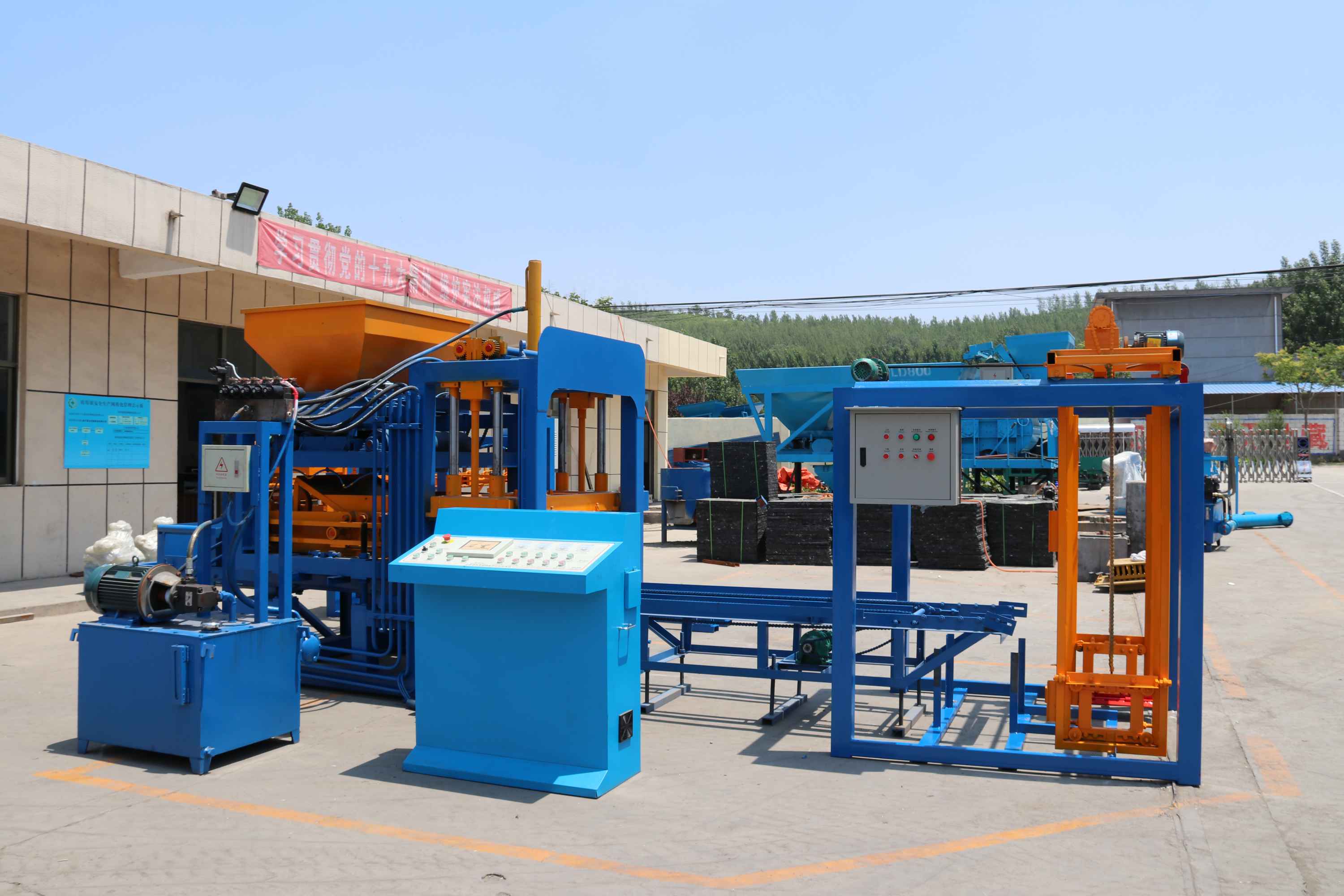 qt4-18 auto block machine36.jpg