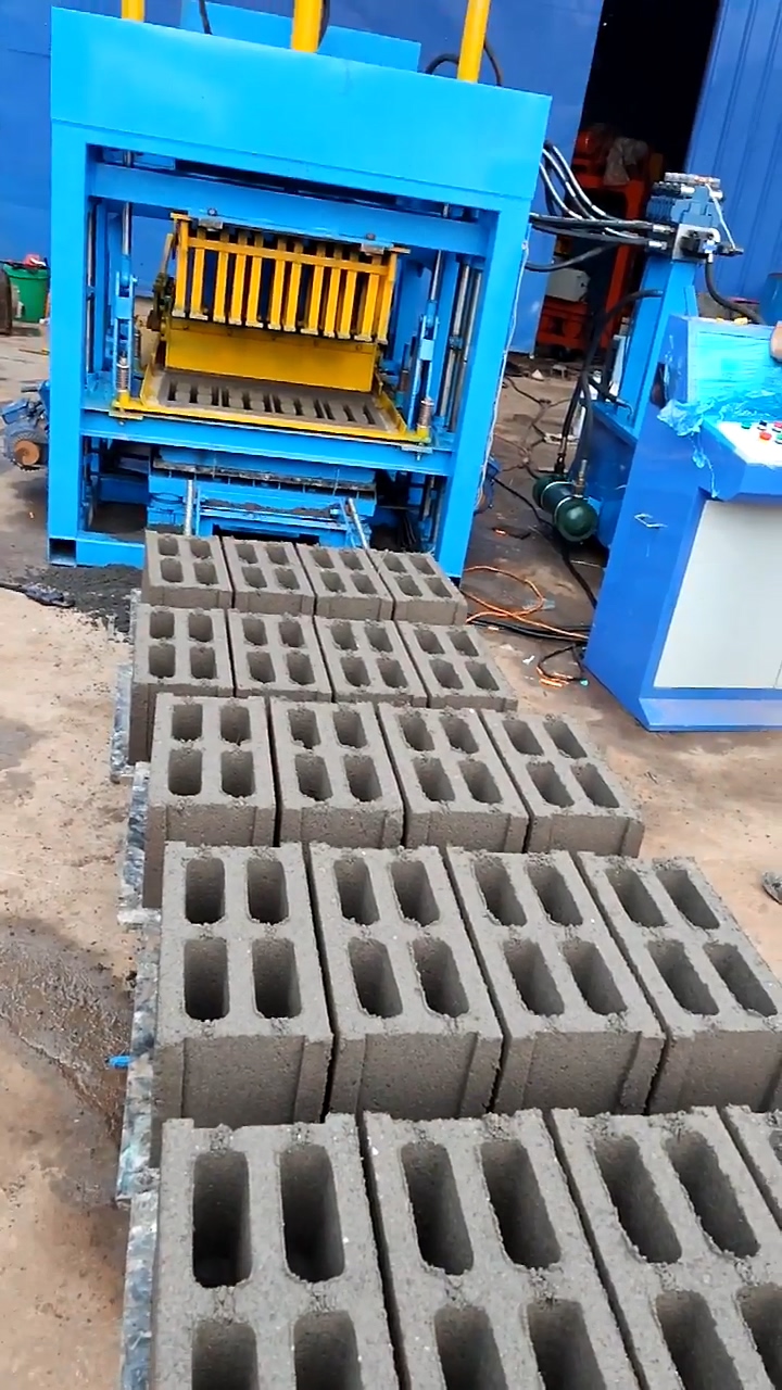 Maszyna do produkcji bloczków betonowych – automatyczna i ręczna | Wysoka wydajność