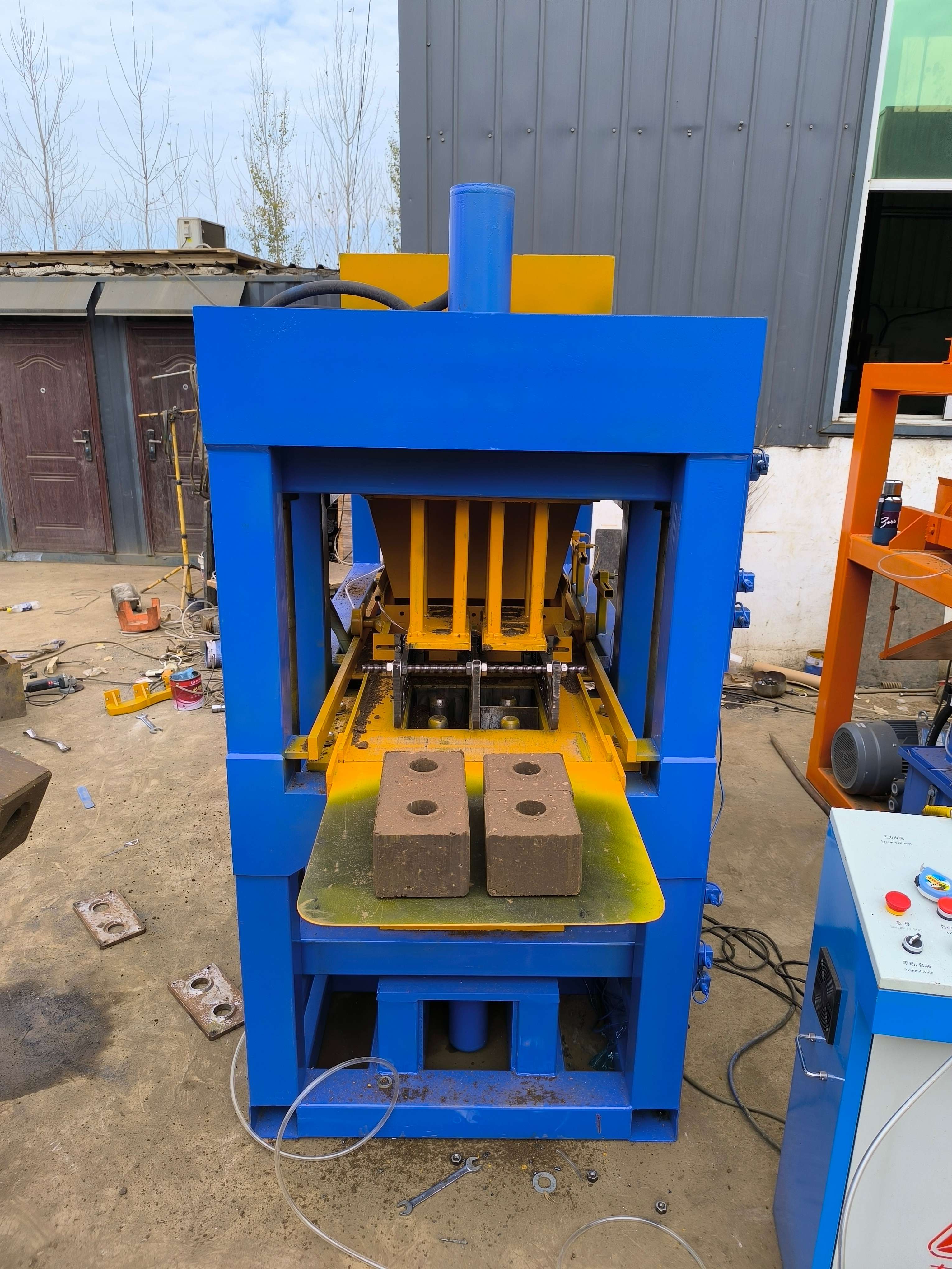 Machines de fabrication de briques en argile à vendre - Équipement de haute qualité, durable et abordable