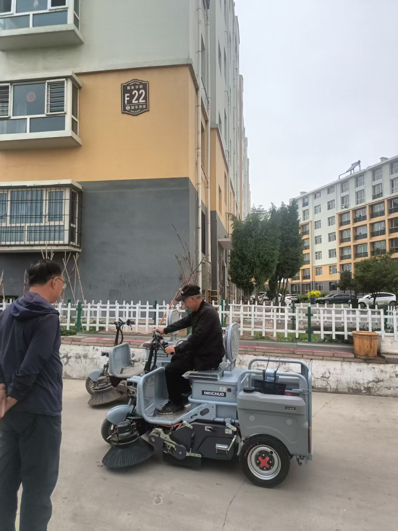 The 3-Foot Freedom Why the Mini Road Sweeper Outperforms Full-Size Trucks in Tight City Corners3.png