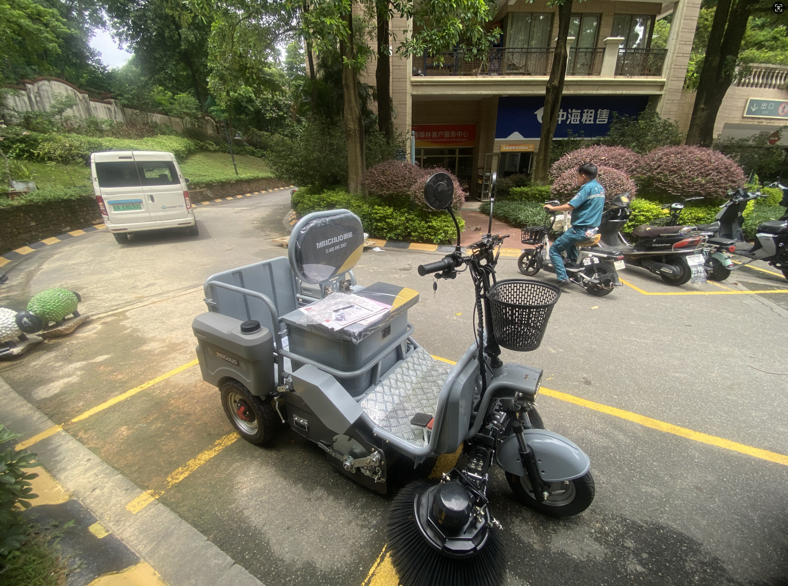 Outdoor Sweeper That Breathes New Life into Dusty Streets and Sidewalks1.png
