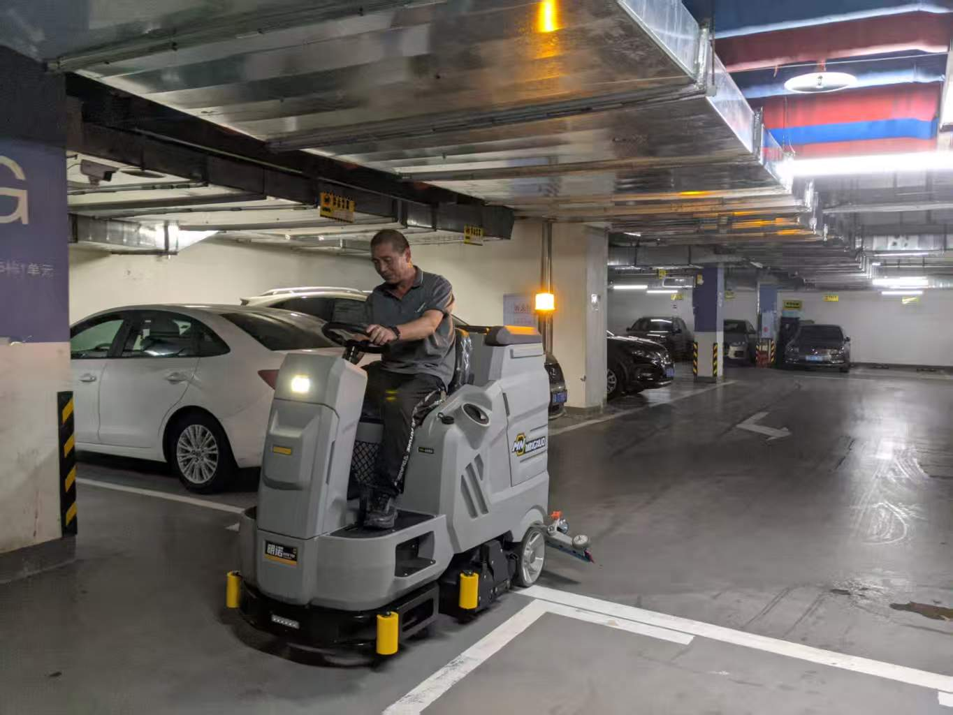 Floor Electric Scrubber – So Easy Anyone on Your Team Can Use It1.png