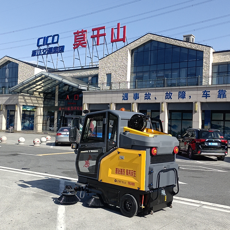 What Are the Benefits of Investing in a Commercial Hardfloor Sweeper?
