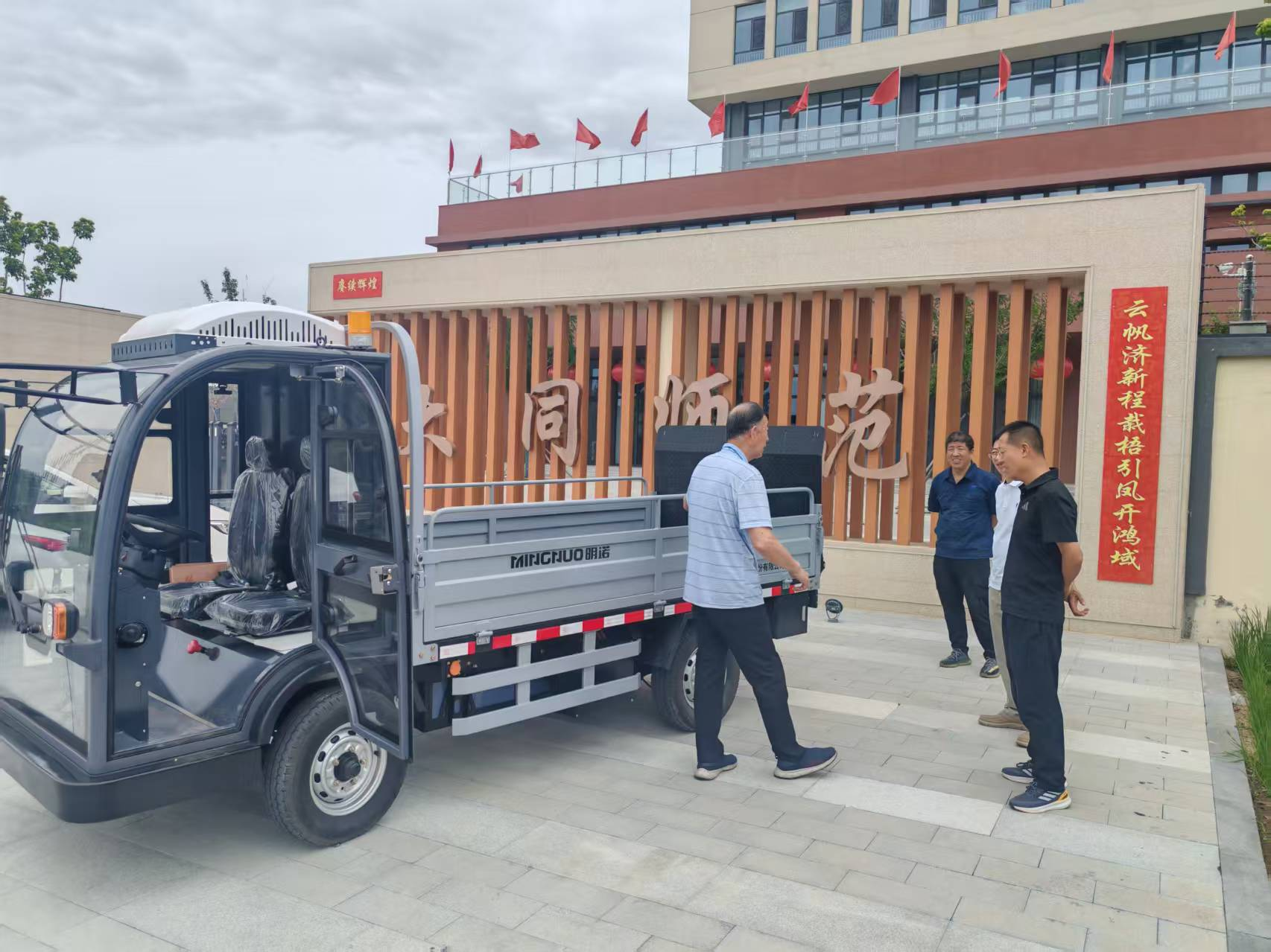 Zero Emissions Zero Excuses How the New Electric Trash Truck Keeps Your City Clean Without the Clatter2.png
