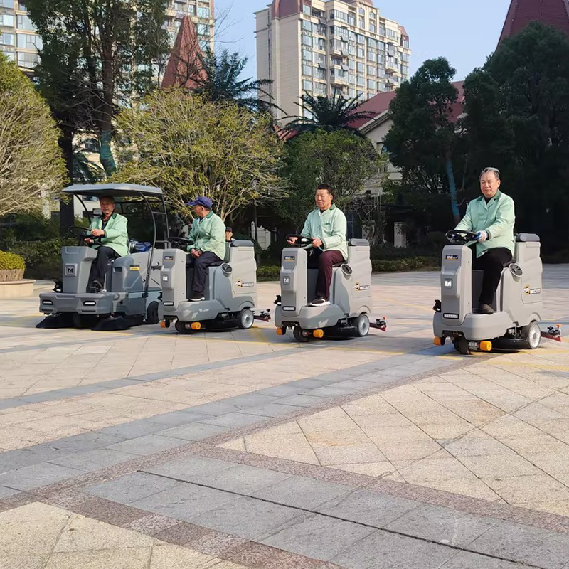 Common Usage Issues with Industrial Hard Floor Cleaning Machines and How to Overcome Them?