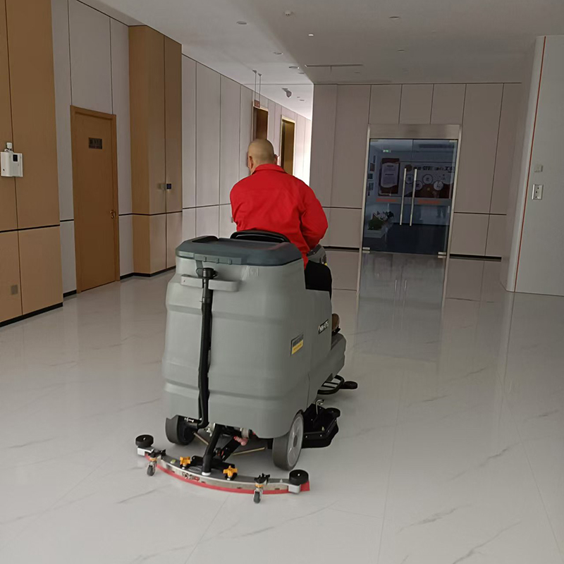 What Are the Common Usage Issues with Warehouse Floor Scrubbers?