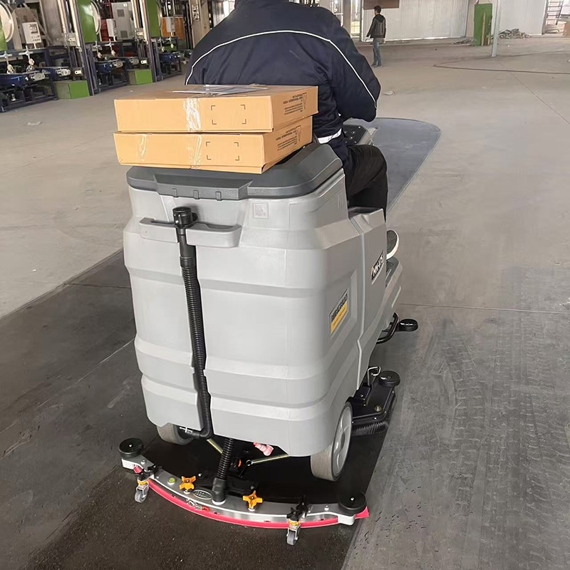 从长远来看,投资一台地板清洗机可以节省人工和清洁用品的成本。