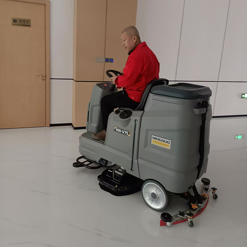 Dan mesin pel lantai dibuat sangat efektif