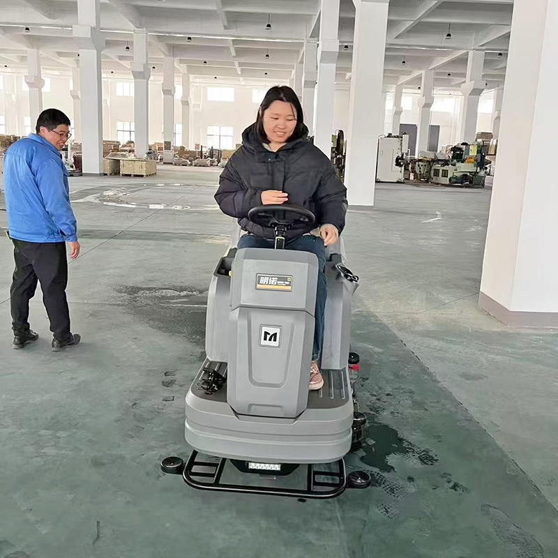Giữ không gian làm việc của bạn sạch sẽ và vệ sinh với máy rửa sàn công nghiệp