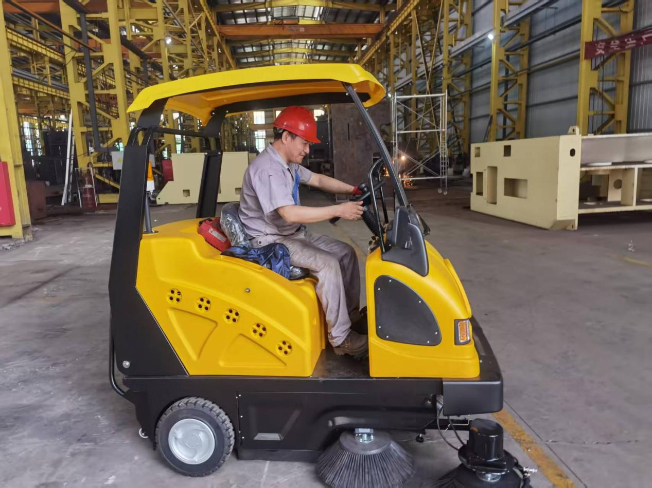 Electric Floor Sweepers for Industry – Heavy Loads, Heavy Dust, No Problem1.png