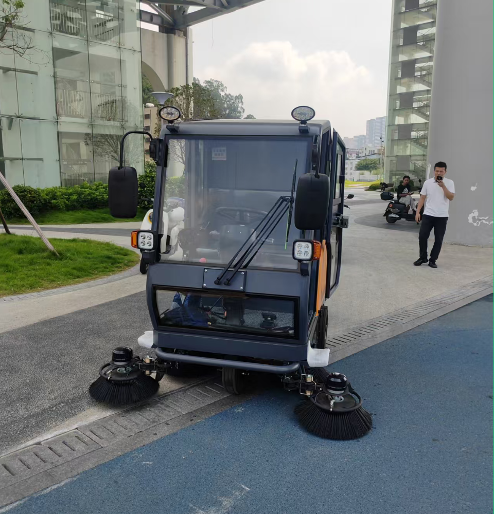 How to Choose the Right Industrial Street Sweeper for Factory Roads and Production Workshops (5).png