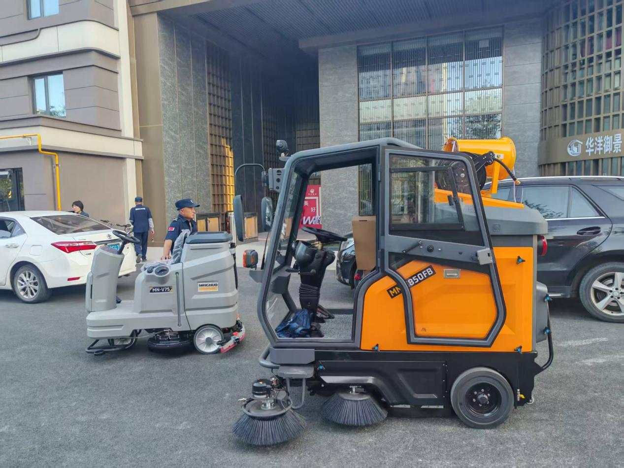 Electric Floor Sweepers for Industry – Heavy Loads, Heavy Dust, No Problem3.png