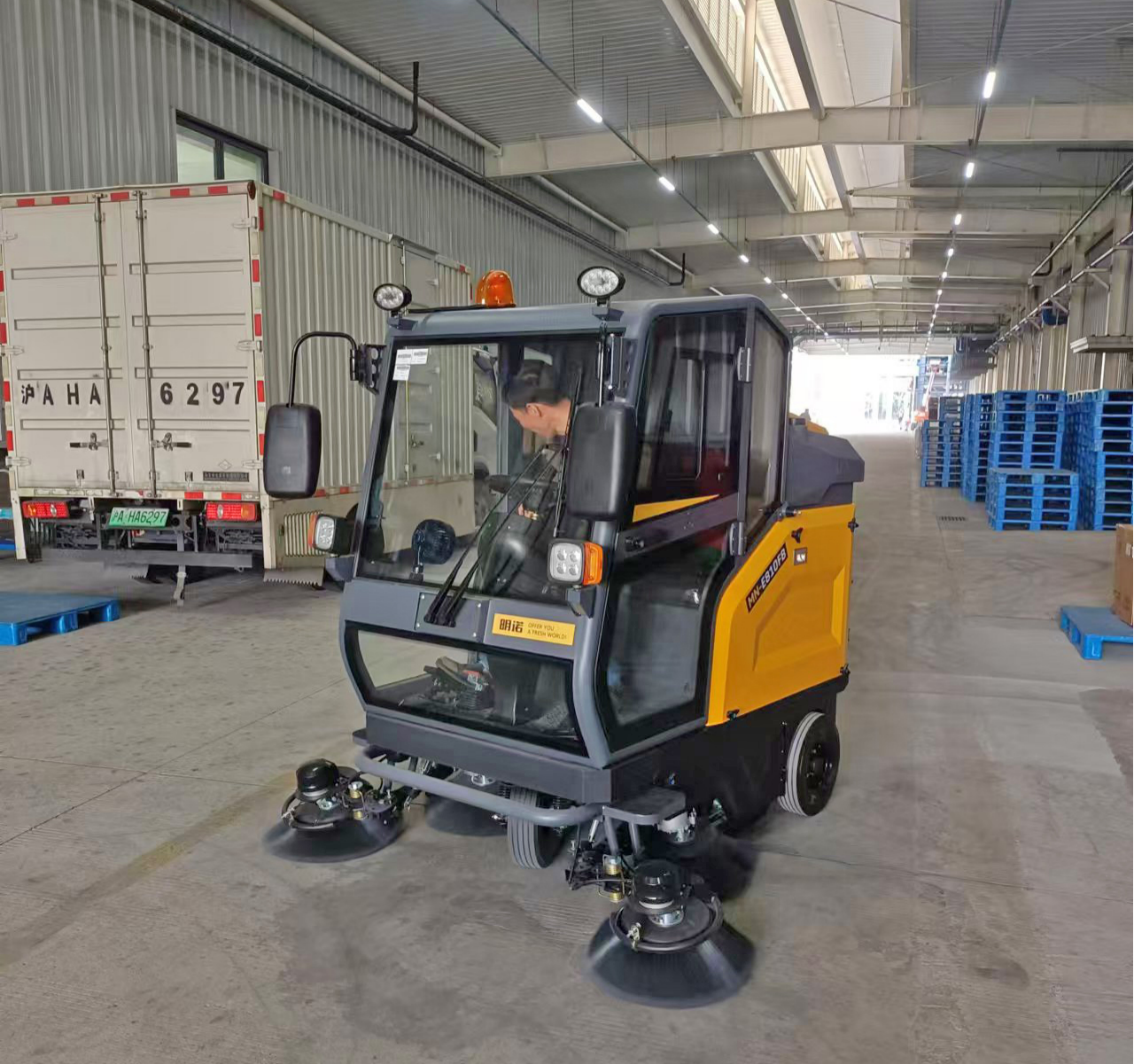 The 4-Hour Dust Reset Why Warehouse Sweeper Machines Are the Unsung Heroes of Shift Change2.png