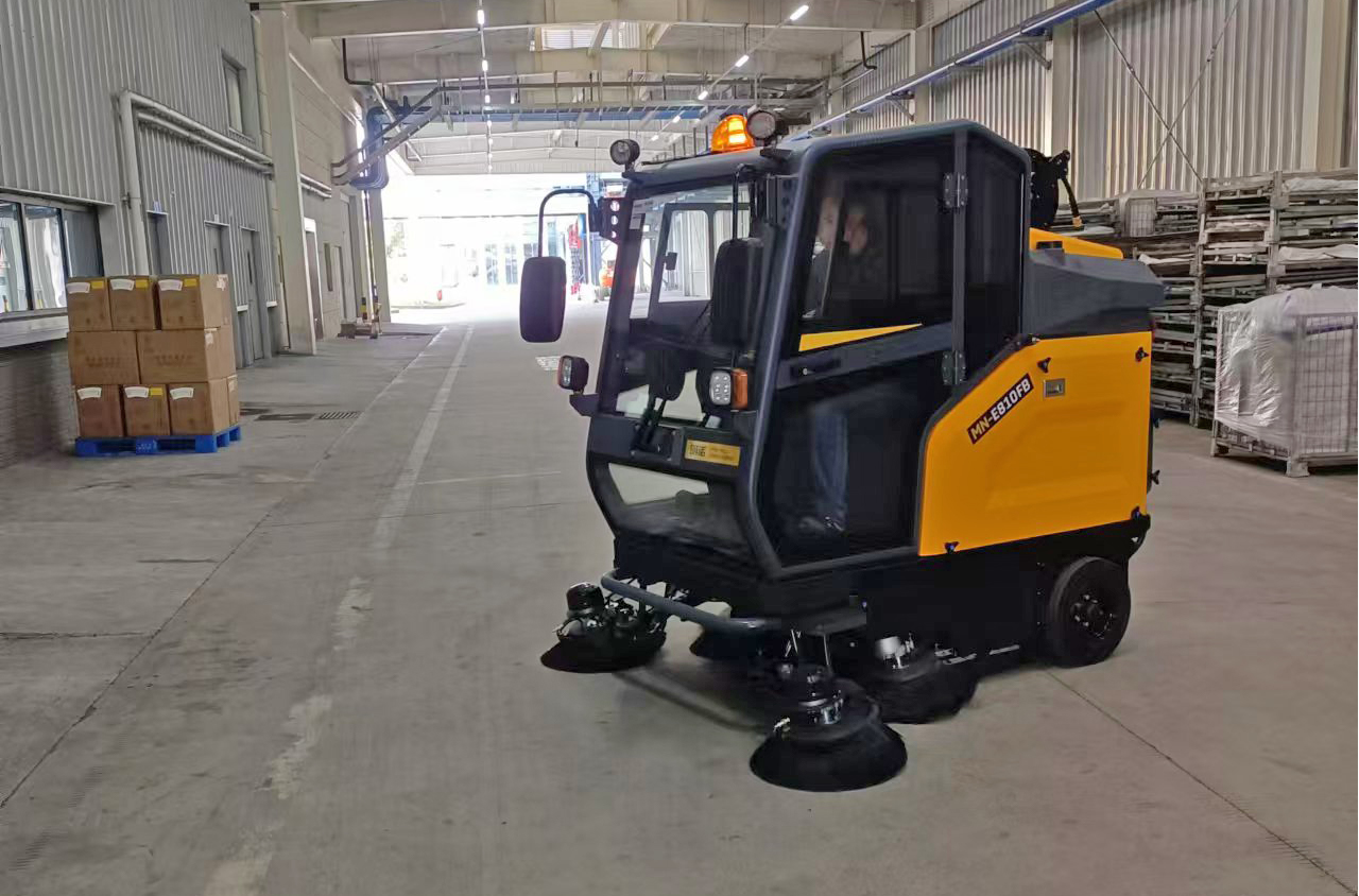 The 4-Hour Dust Reset Why Warehouse Sweeper Machines Are the Unsung Heroes of Shift Change1.png