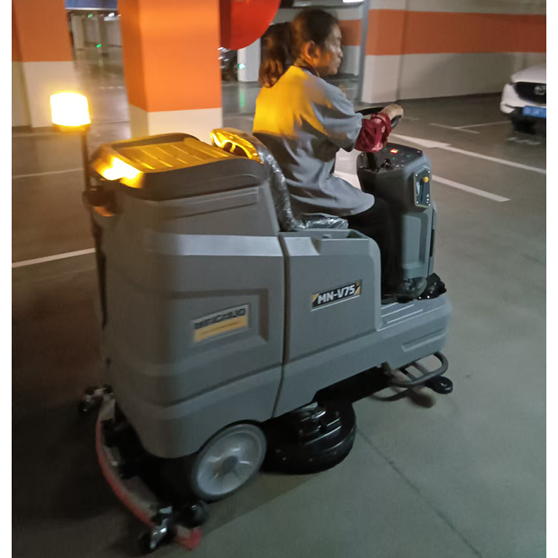 How to Choose the Right Ride-On Scrubber for Your Cleaning Needs
