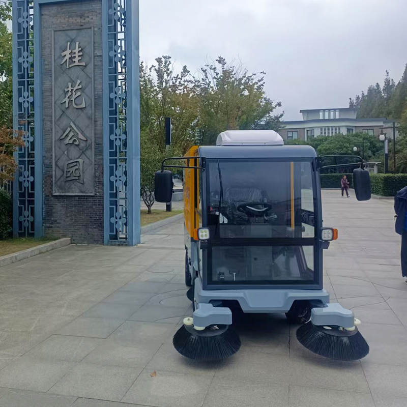 Toprak ve Atıklardan Kurtulun Elektrikli Arkadan Yürüyen Temizleyici ile.