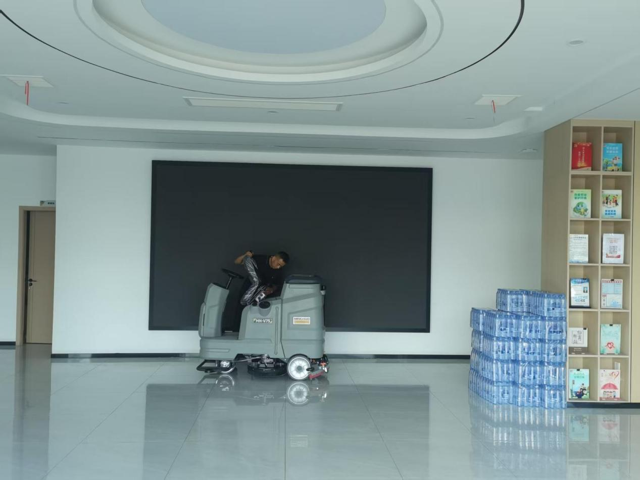 Floor Electric Scrubber – So Easy Anyone on Your Team Can Use It2.png