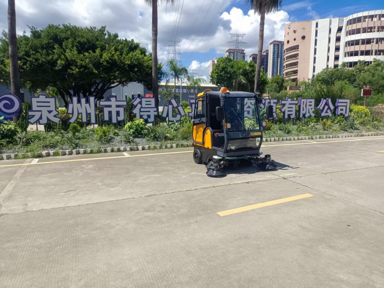 Electric Floor Sweepers for Industry – Heavy Loads, Heavy Dust, No Problem4.png