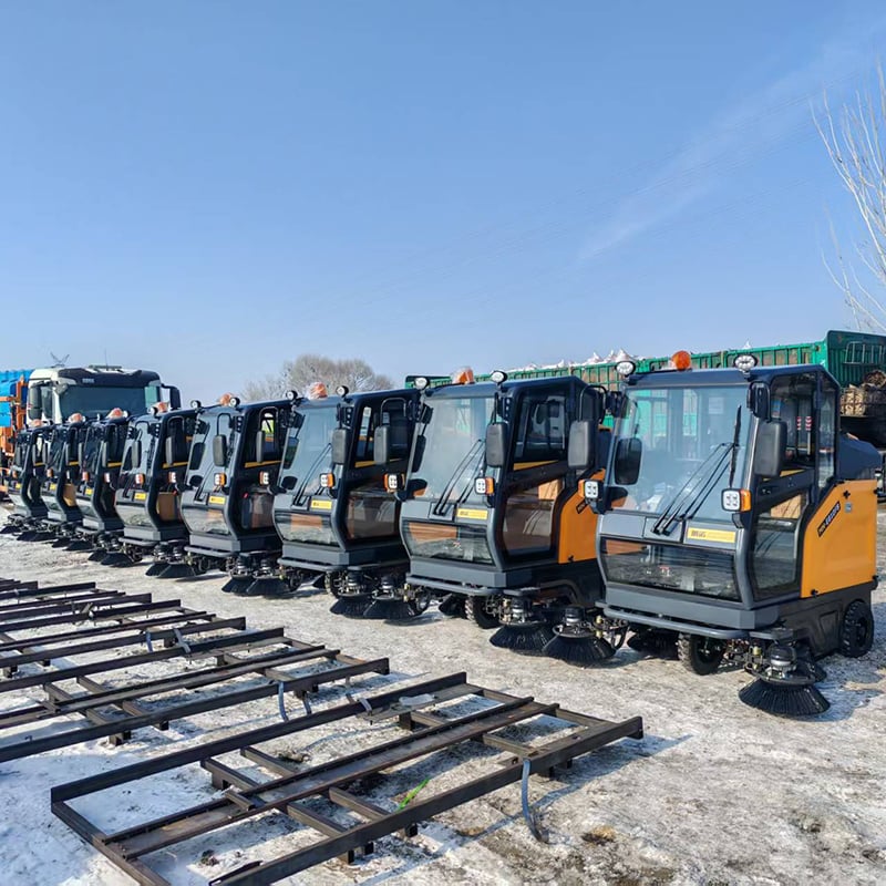 What Are the Key Features of Top-Rated Compact Street Sweepers?