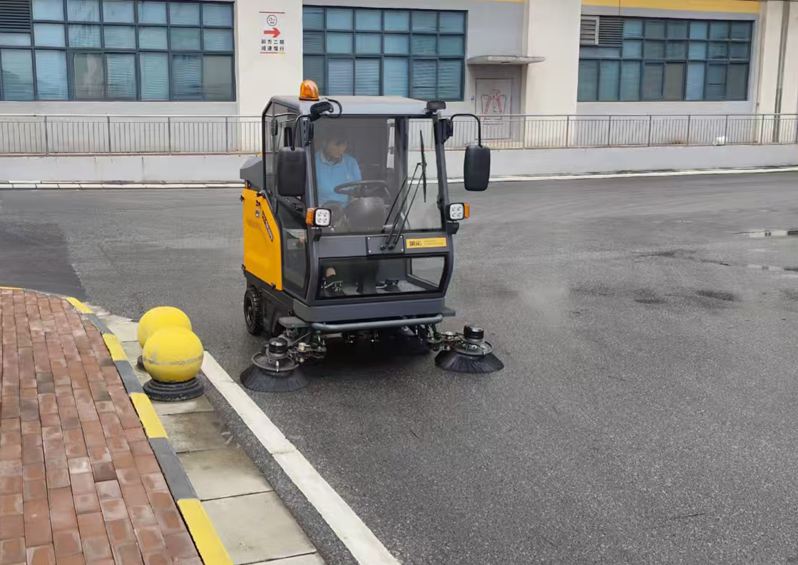 How to Choose the Right Industrial Street Sweeper for Factory Roads and Production Workshops (4).png