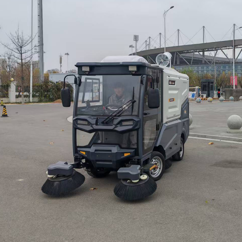 What Makes Electric Sweepers Ideal for Large Outdoor Areas?