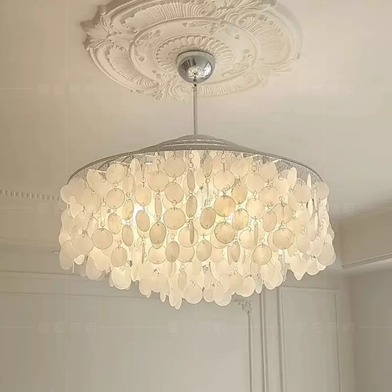 Francouzská luxusní kulatá vícevrstvá lustrová svítidla z matné perly s visícím designem, moderní kapizové mušle pro obývací pokoj