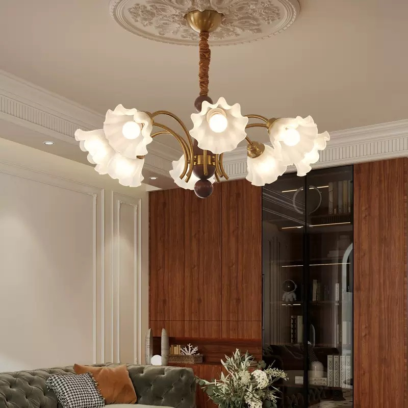 Lustr s růžemi, bílé sklo – osvětlení pro jídelnu. Moderní LED lustr z železa se zdobením ve tvaru růží pro obývací pokoj a ložnici.