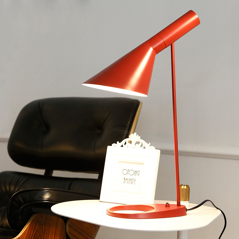 New Designe American Style Minimalist Metal E27 Hotel Bedroom LED Desk Lamp