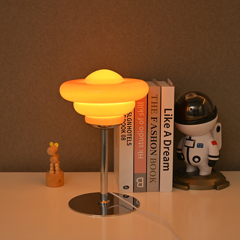 Korean Style Ancient Style Glass Conch Shaped Homestay Coffee Shop Table Lamp