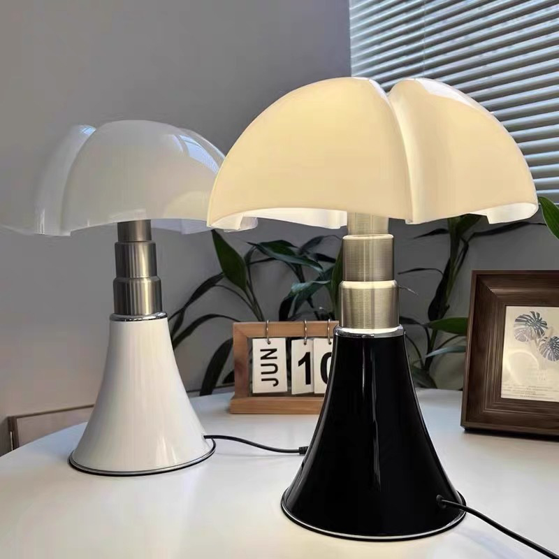 Italian Retro Flower Lampshade Metal Glass Interior Decoration LED Table Lamp