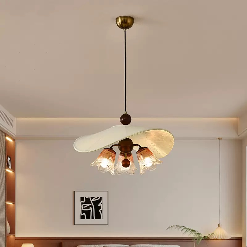 Francouzský retro styl – dekorativní lustr pro obývací pokoj, restauraci nebo jídelnu