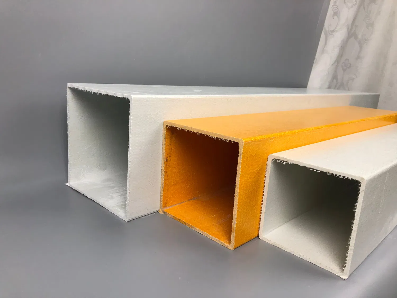 Hvor man finder pålidelige leverandører af fiberglass firkantede rør til større ordrer
