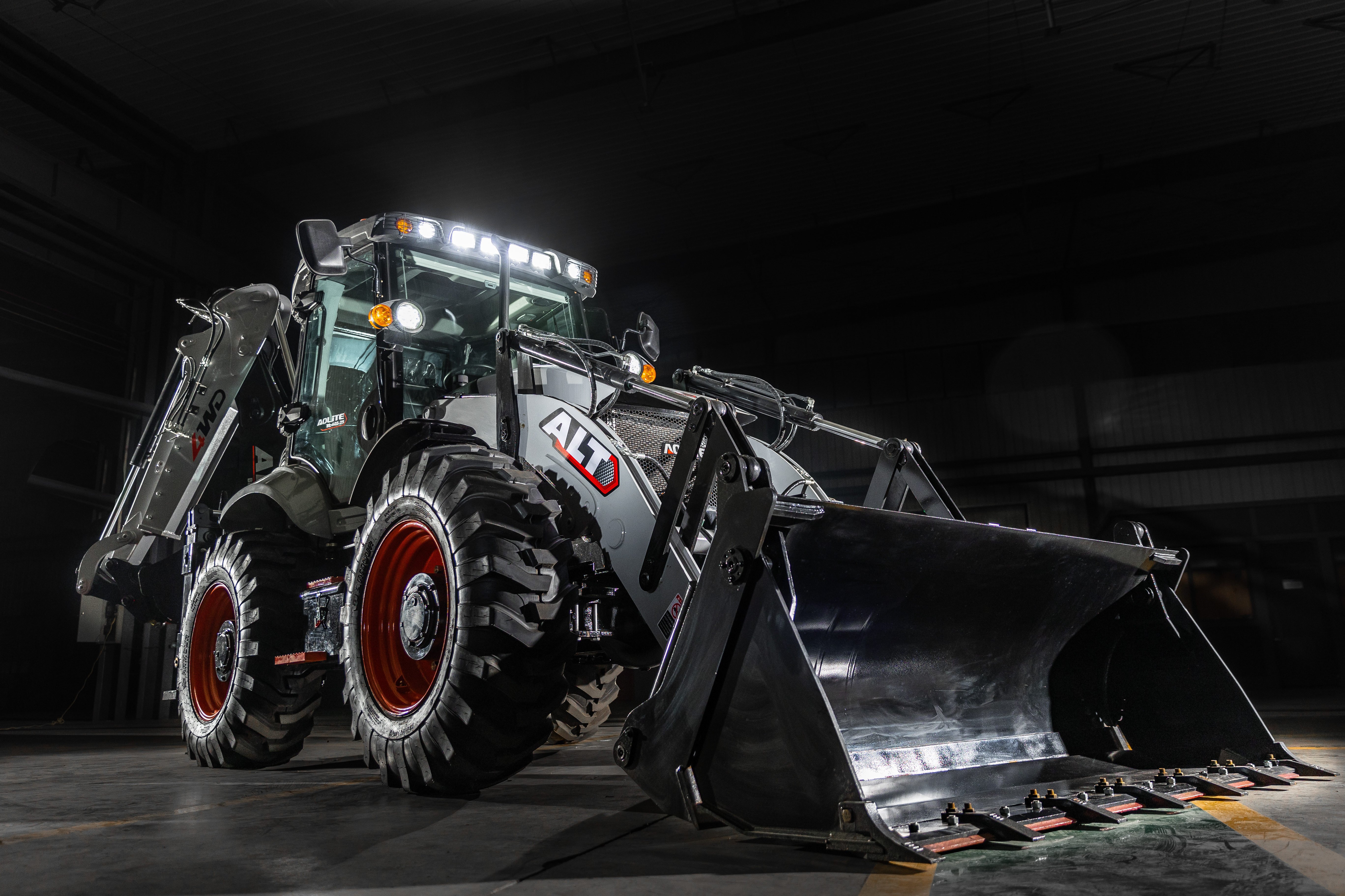 With the launching of its PRO series, AOLITE is moving towards the high-end backhoe loaders’ market.