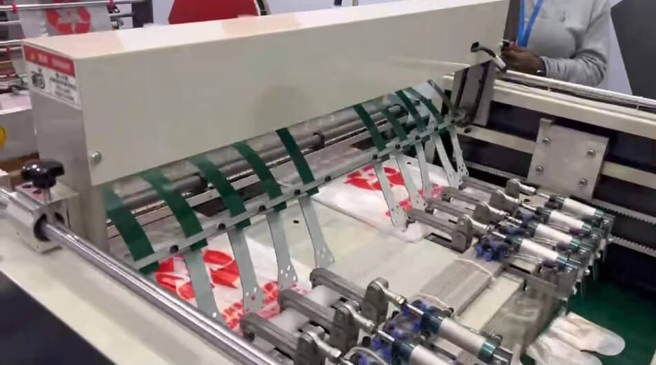 Details of t shirt bag making machine (3).jpg
