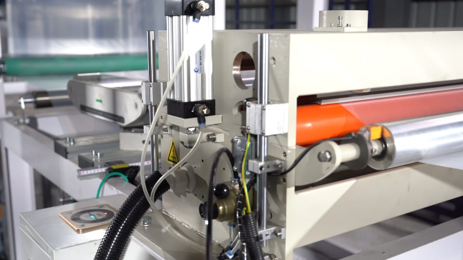 Three to Seven Layers Co-extruding Traction Rotating Film Blowing Machine Set (4).jpg