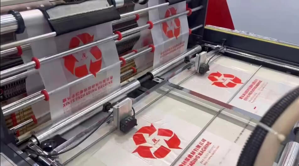 Details of t shirt bag making machine (4).jpg