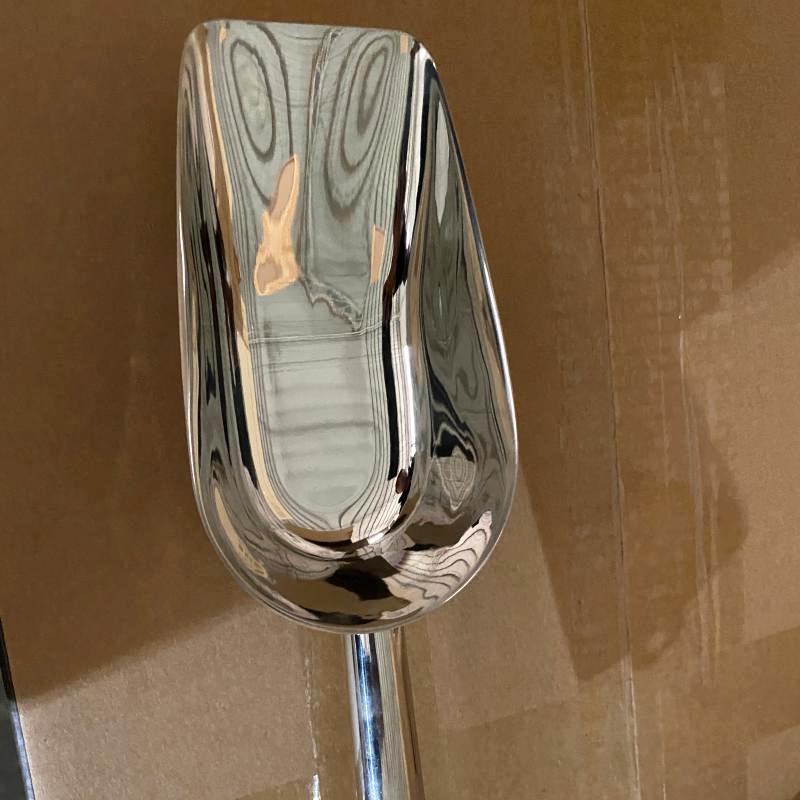 High-polish stainless steel commercial ice scoop for hotel barware during pre-shipment quality inspection.JPG