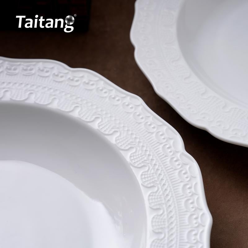 Lace Scalloped Bluish-White Porcelain Dinnerware Luxury Formal Dinnerware Set for Fine Dining