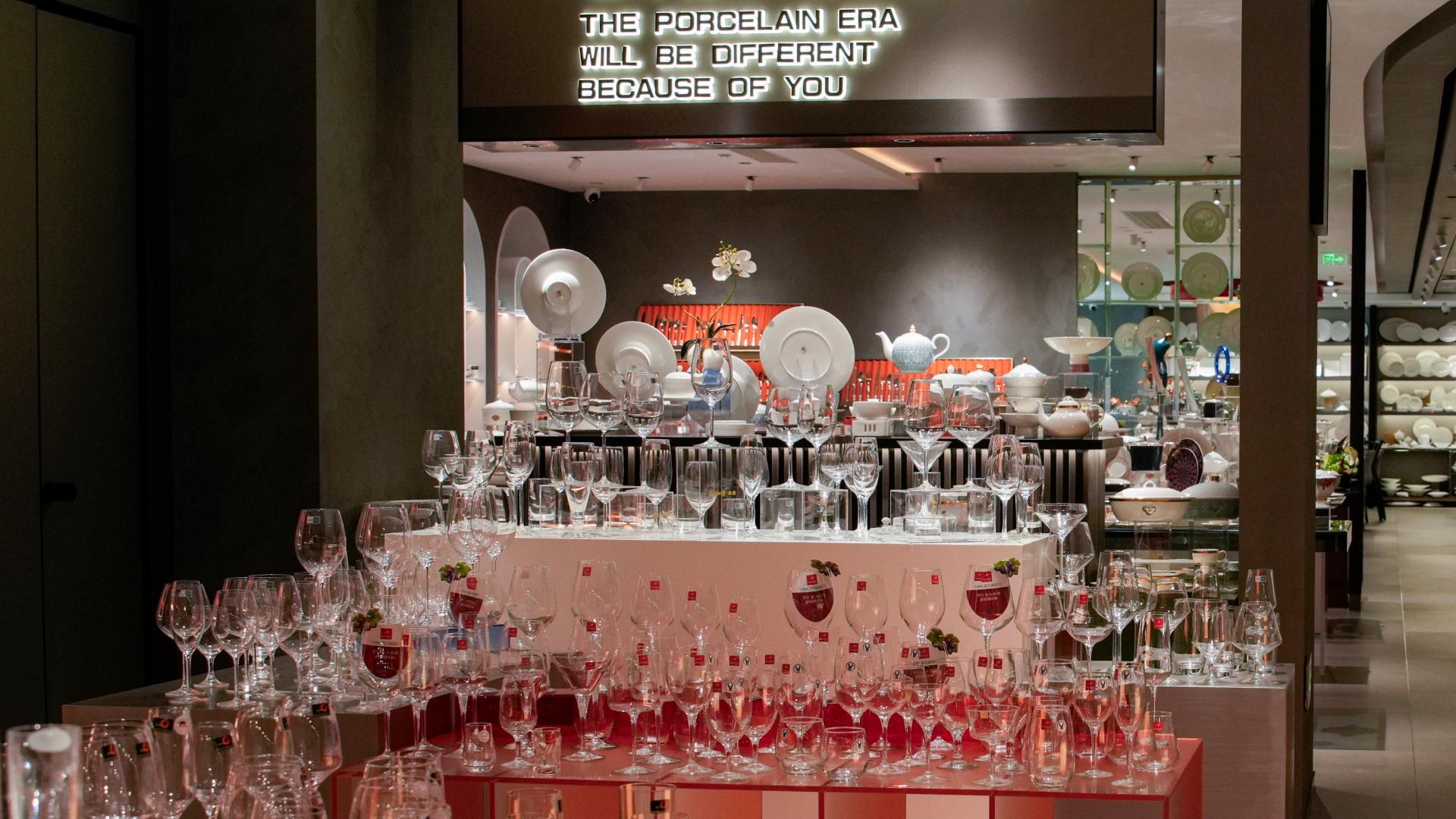 How to Choose the Right Commercial Glassware Supplier for Your Hotel and Restaurant?