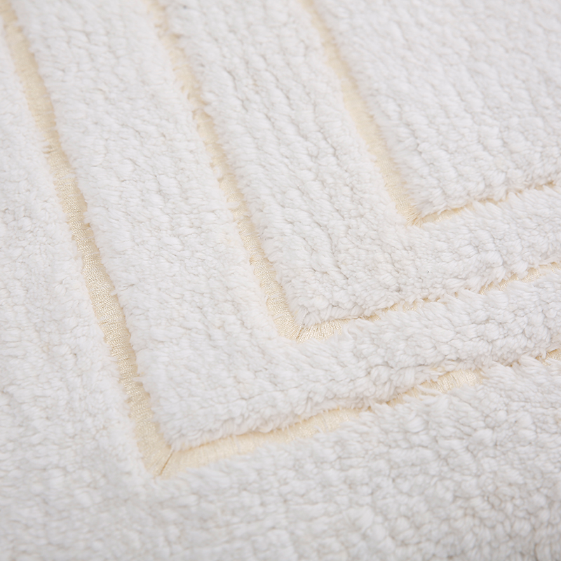 Luxury Framed Hotel Bath Mat Wholesale White Plush Hotel Style Bath Mat for 5-Star Hotel Collection